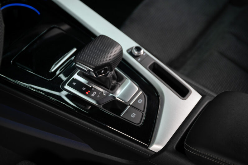 
								Audi A4 2.0TDI 140kW, automat, 2020 DPH full									