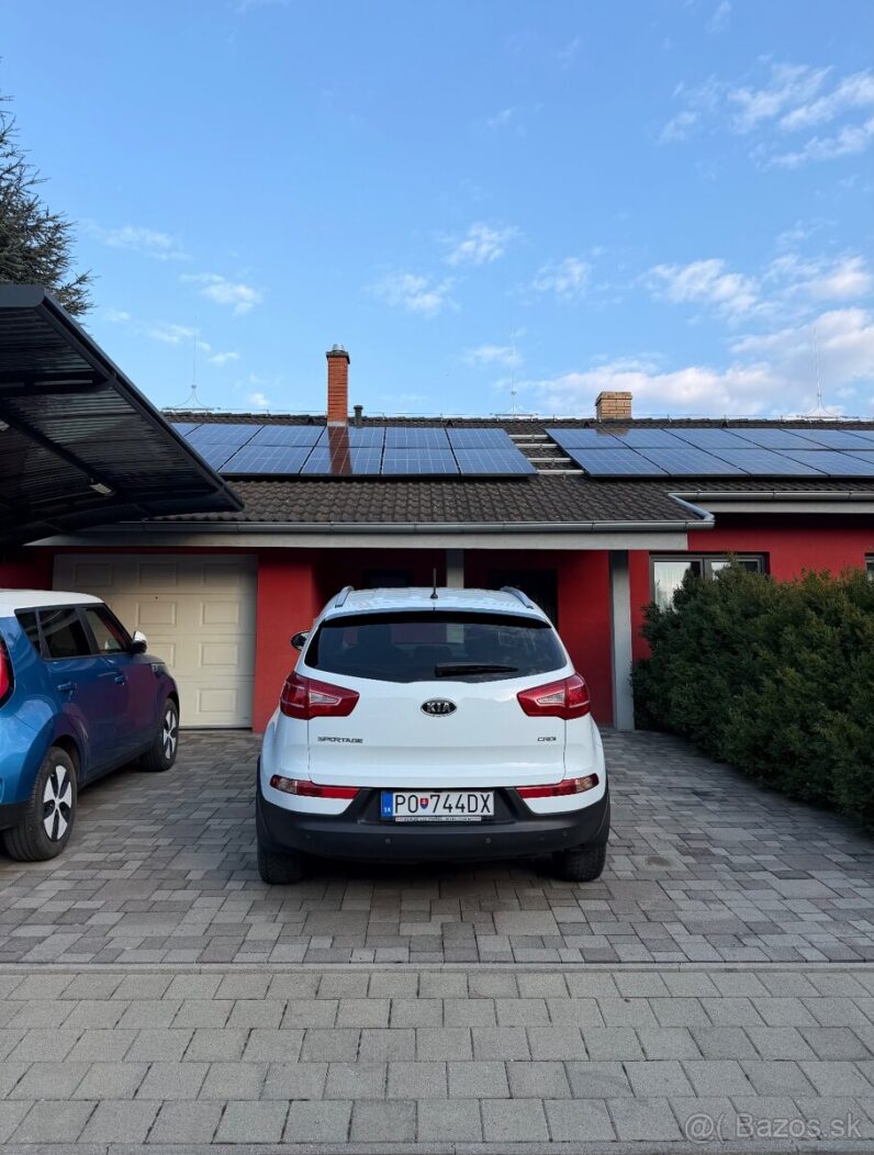 
								Kia Sportage 2.0 CRDi AWD iba 50 000km full									