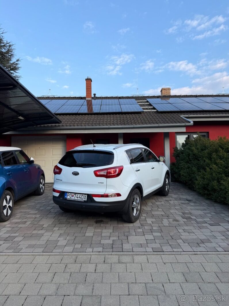 
								Kia Sportage 2.0 CRDi AWD iba 50 000km full									