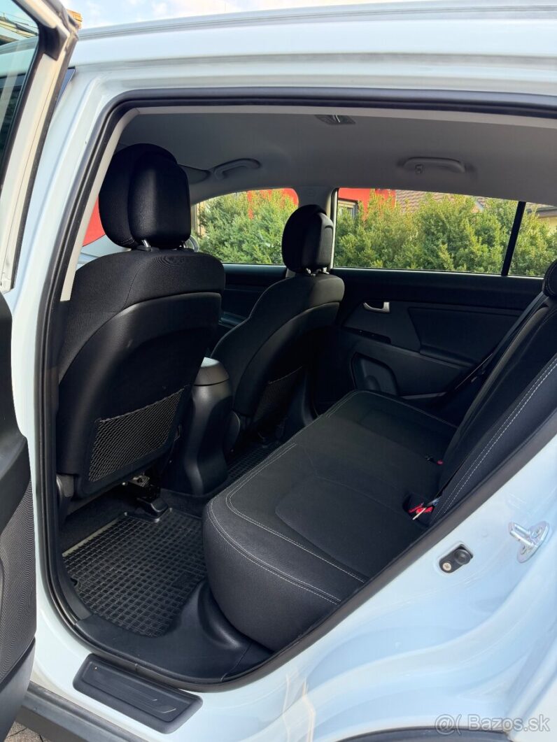 
								Kia Sportage 2.0 CRDi AWD iba 50 000km full									