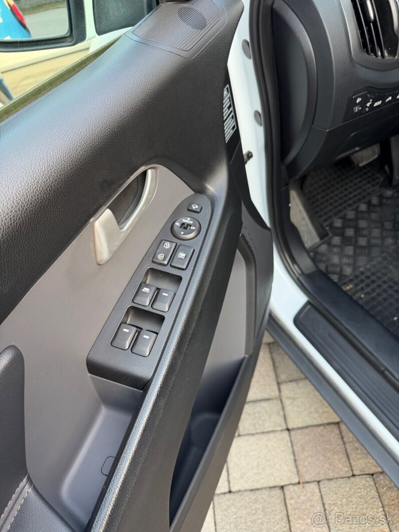 
								Kia Sportage 2.0 CRDi AWD iba 50 000km full									