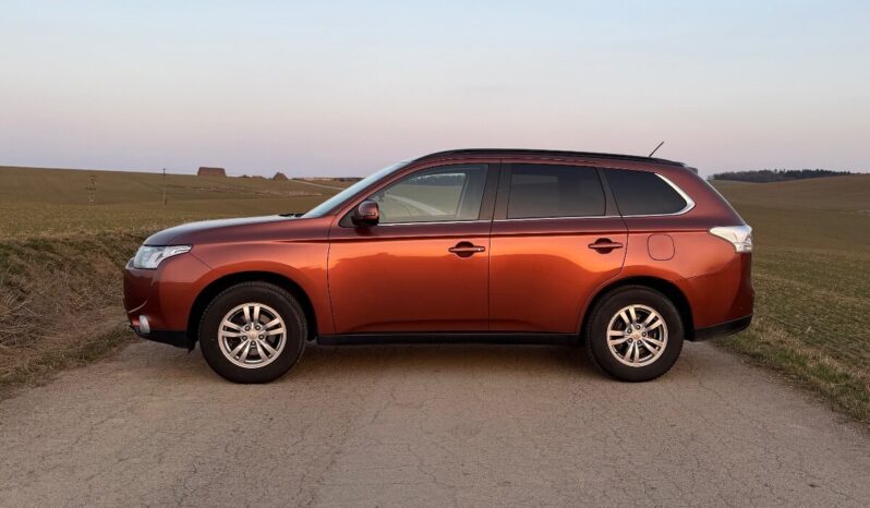 
								Mitsubishi Outlander 2.0 full									