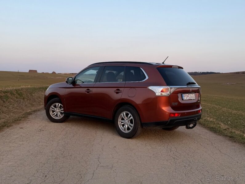 
								Mitsubishi Outlander 2.0 full									
