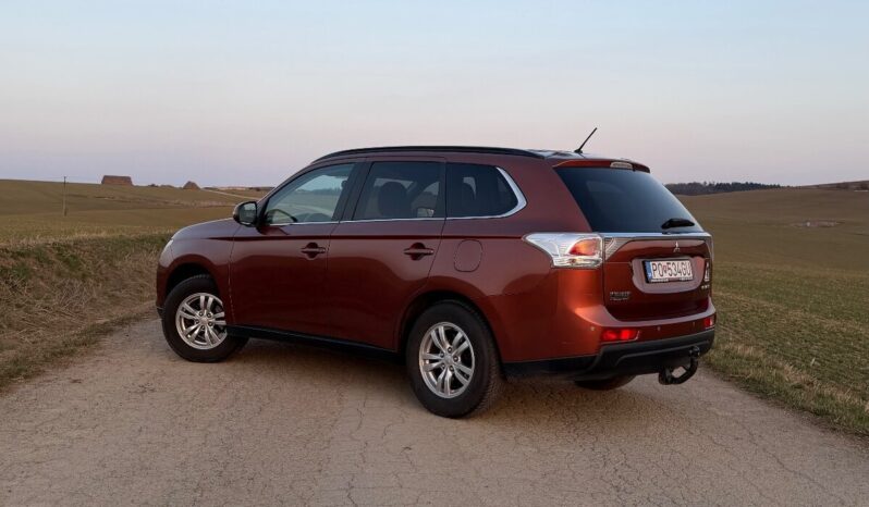 
								Mitsubishi Outlander 2.0 full									