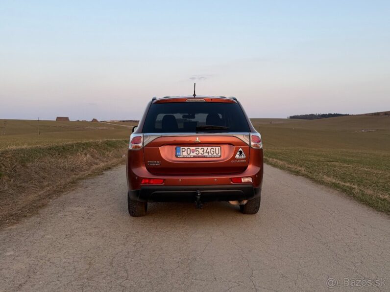 
								Mitsubishi Outlander 2.0 full									