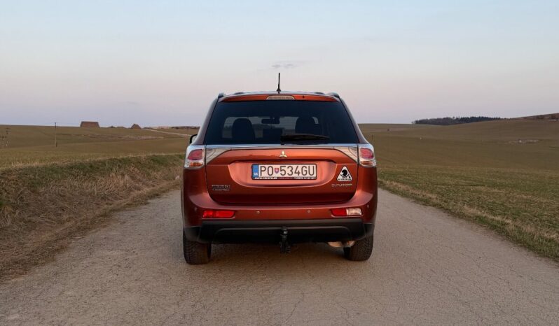 
								Mitsubishi Outlander 2.0 full									