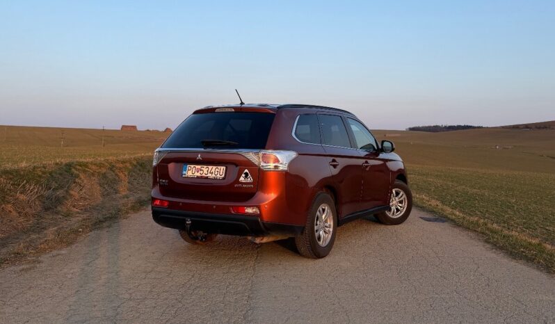
								Mitsubishi Outlander 2.0 full									