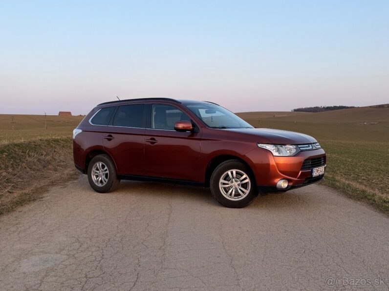 
								Mitsubishi Outlander 2.0 full									