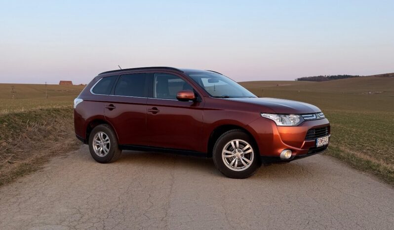 
								Mitsubishi Outlander 2.0 full									