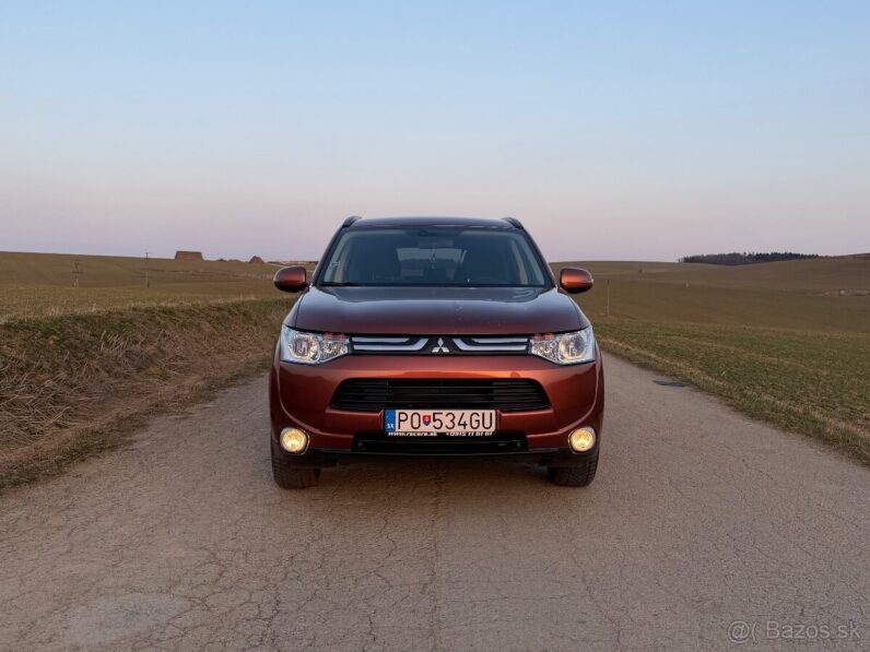 
								Mitsubishi Outlander 2.0 full									