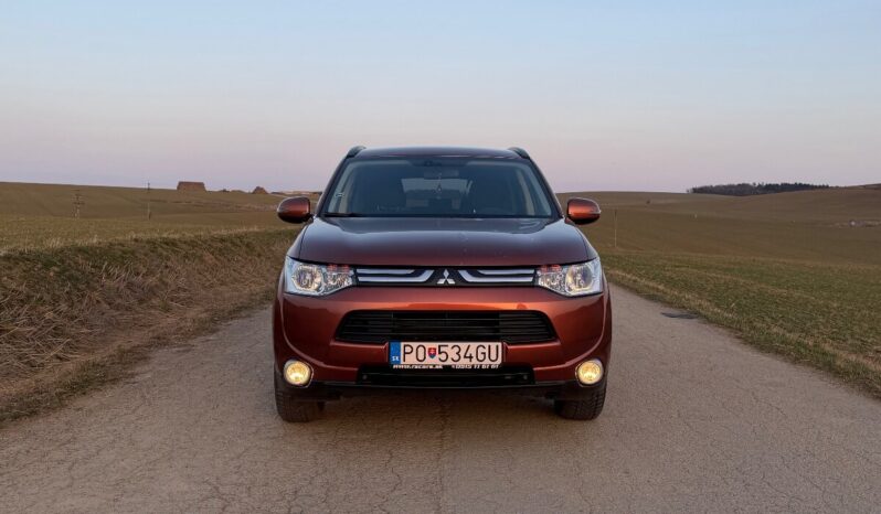
								Mitsubishi Outlander 2.0 full									