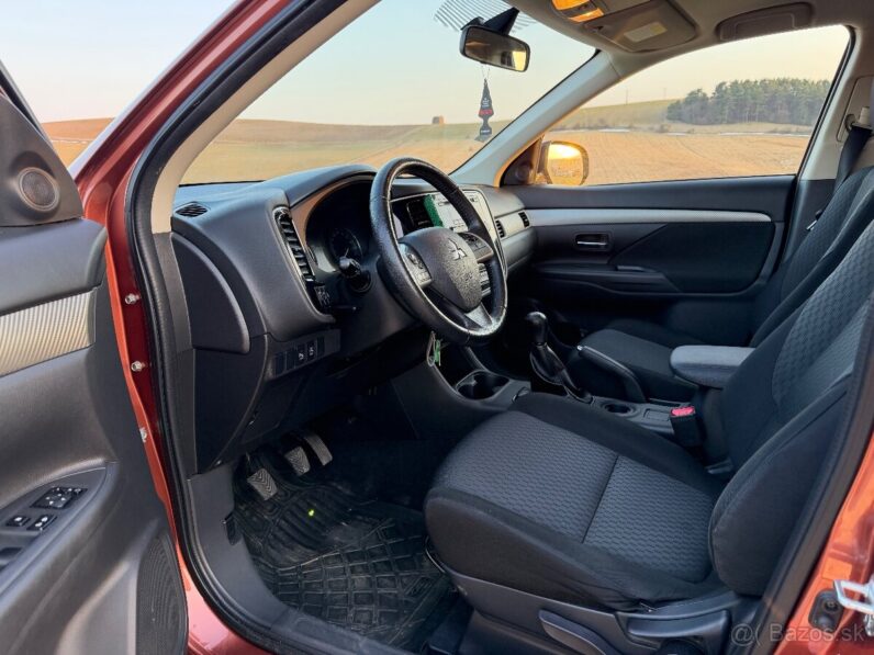 
								Mitsubishi Outlander 2.0 full									