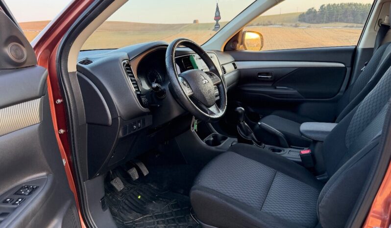 
								Mitsubishi Outlander 2.0 full									