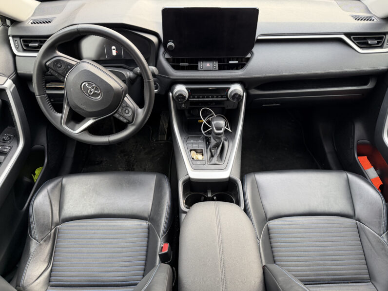 
								Toyota RAV4 2.5 e-CVT Hybrid 131kW full									