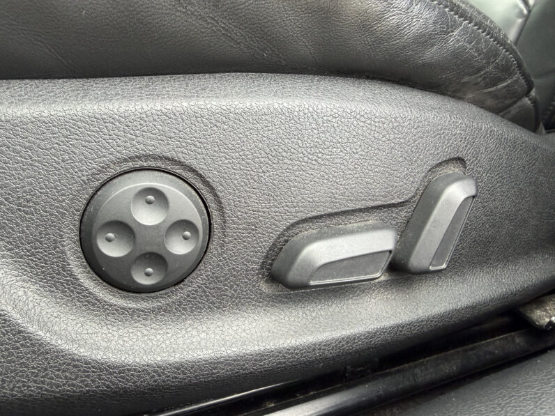 
								Audi A4 Avant 3.0 TDI V6 Quattro 3x-S line  full									