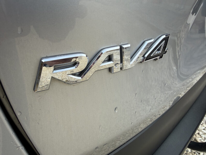 
								Toyota RAV4 2.5 e-CVT Hybrid 131kW full									