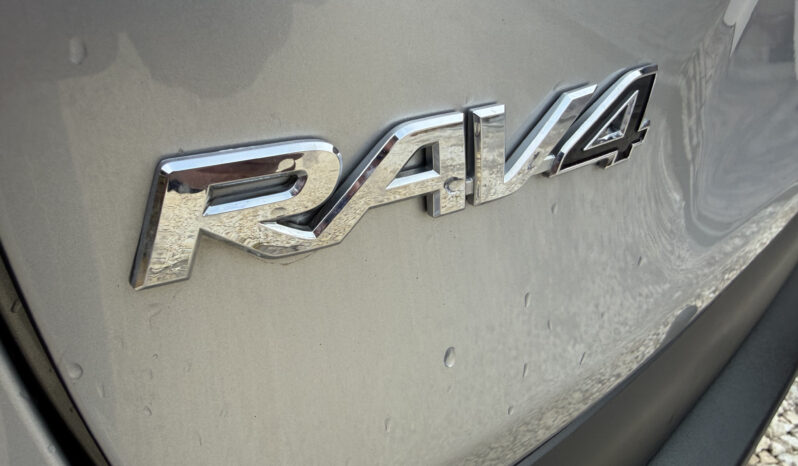 
								Toyota RAV4 2.5 e-CVT Hybrid 131kW full									