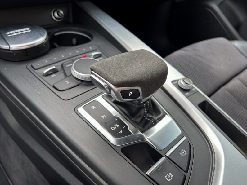 
								Audi A5 3.0TDI SportBack Quattro S-line full									