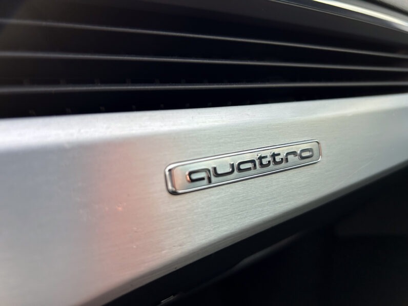 
								Audi A5 3.0TDI SportBack Quattro S-line full									