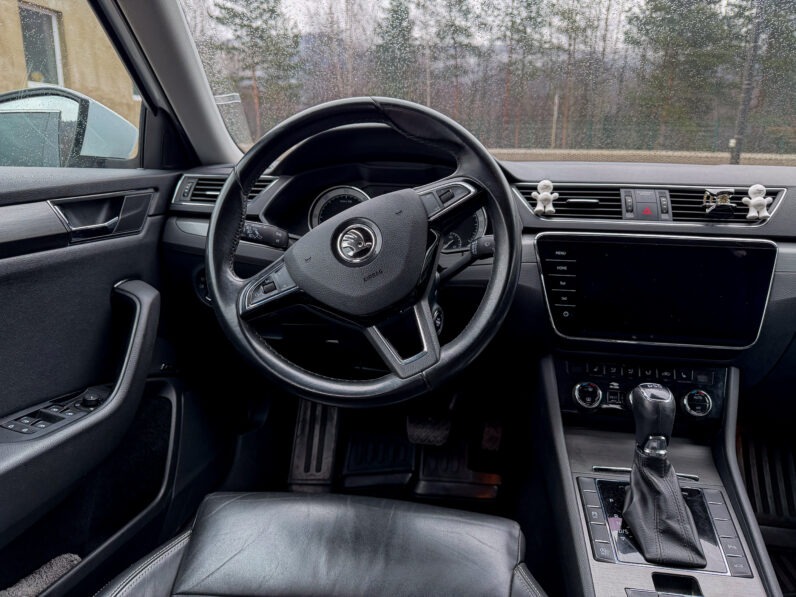 
								Škoda Superb Combi 2.0 TDI 140 KW full									