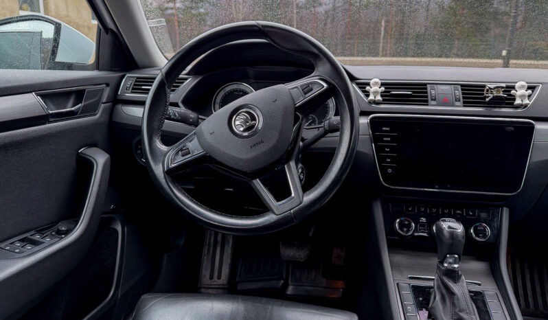 
								Škoda Superb Combi 2.0 TDI 140 KW full									