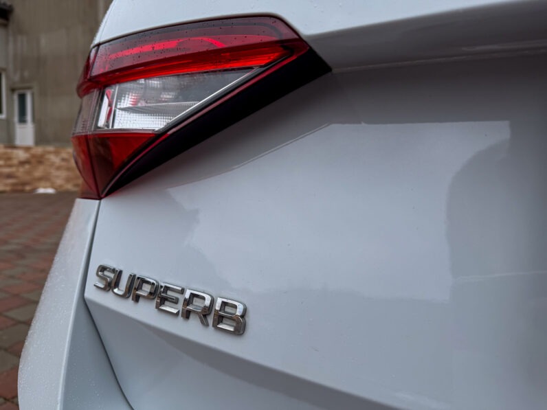 
								Škoda Superb Combi 2.0 TDI 140 KW full									