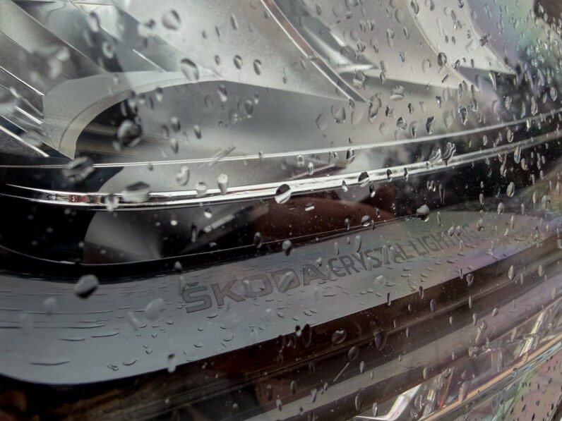 
								Škoda Superb Combi 2.0 TDI 140 KW full									