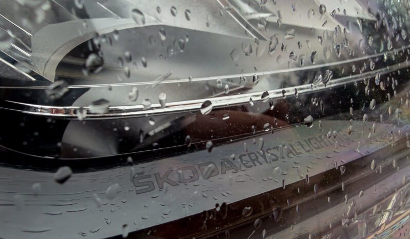 
								Škoda Superb Combi 2.0 TDI 140 KW full									