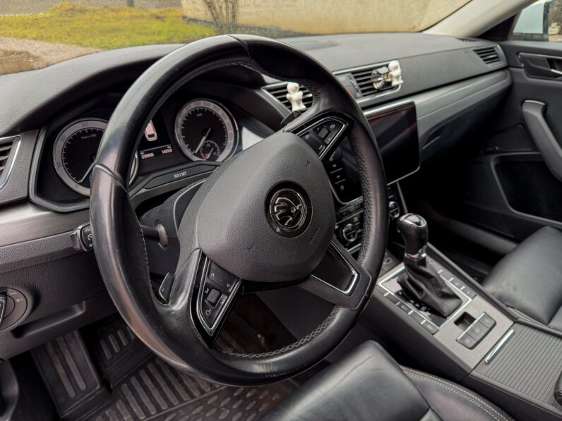 
								Škoda Superb Combi 2.0 TDI 140 KW full									