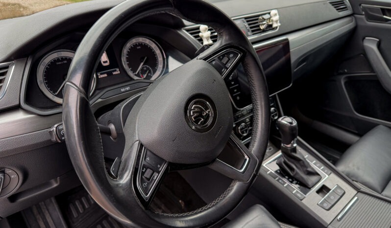 
								Škoda Superb Combi 2.0 TDI 140 KW full									