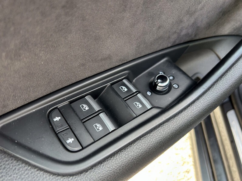 
								Audi A5 3.0TDI SportBack Quattro S-line full									