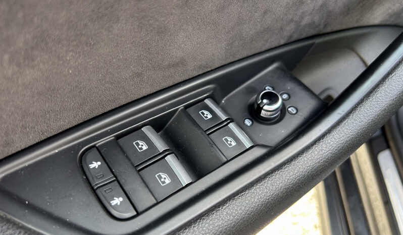 
								Audi A5 3.0TDI SportBack Quattro S-line full									