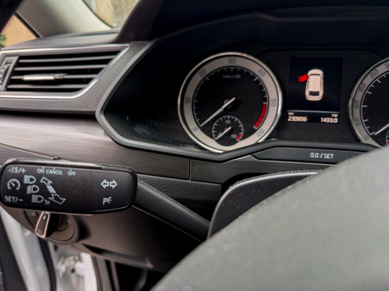 
								Škoda Superb Combi 2.0 TDI 140 KW full									