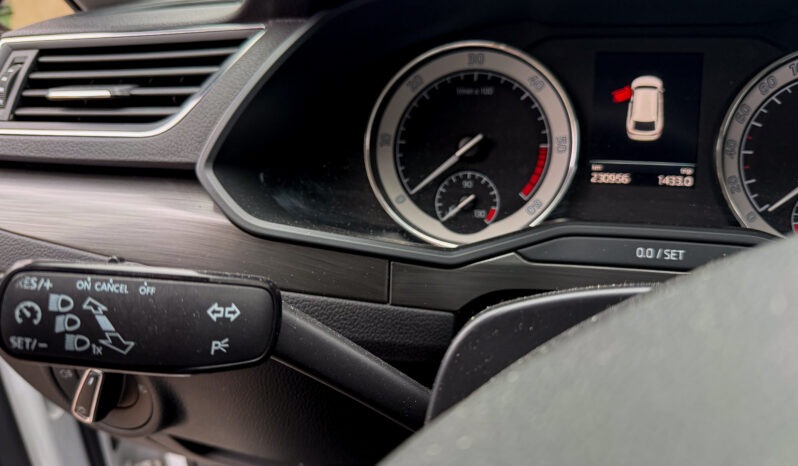 
								Škoda Superb Combi 2.0 TDI 140 KW full									