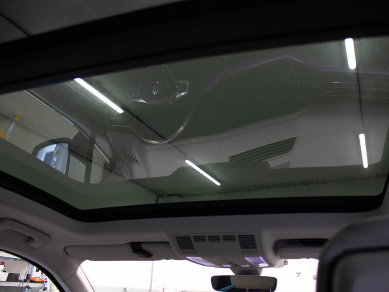 
								Volkswagen Touareg 3.0 Tdi DPH R-LINE full									