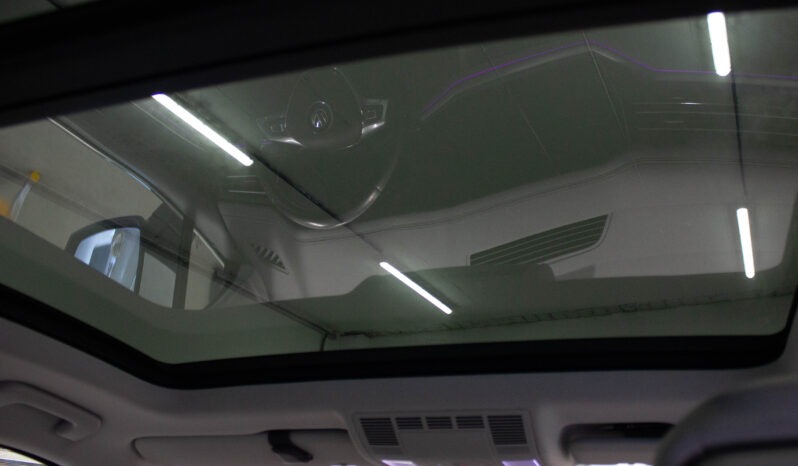 
								Volkswagen Touareg 3.0 Tdi DPH R-LINE full									