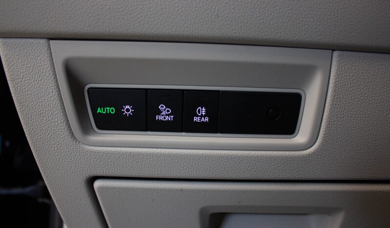 
								Volkswagen Touareg 3.0 Tdi DPH R-LINE full									