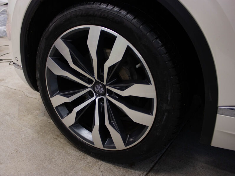 
								Volkswagen Touareg 3.0 Tdi DPH R-LINE full									