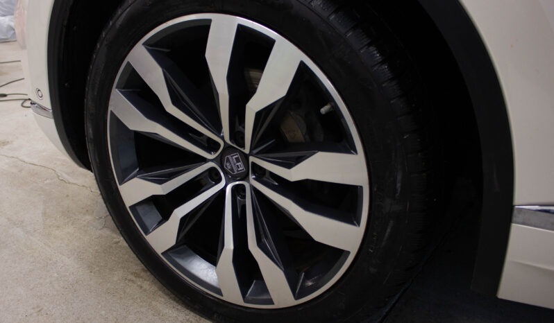 
								Volkswagen Touareg 3.0 Tdi DPH R-LINE full									