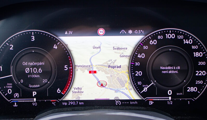 
								Volkswagen Touareg 3.0 Tdi DPH R-LINE full									