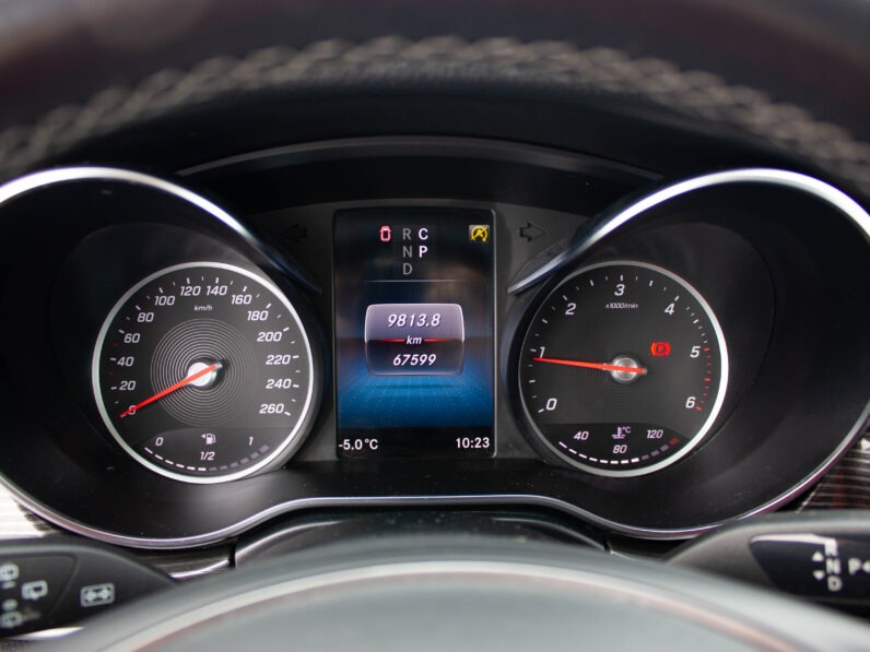 
								Mercedes‑Benz V‑Class 220 d full									