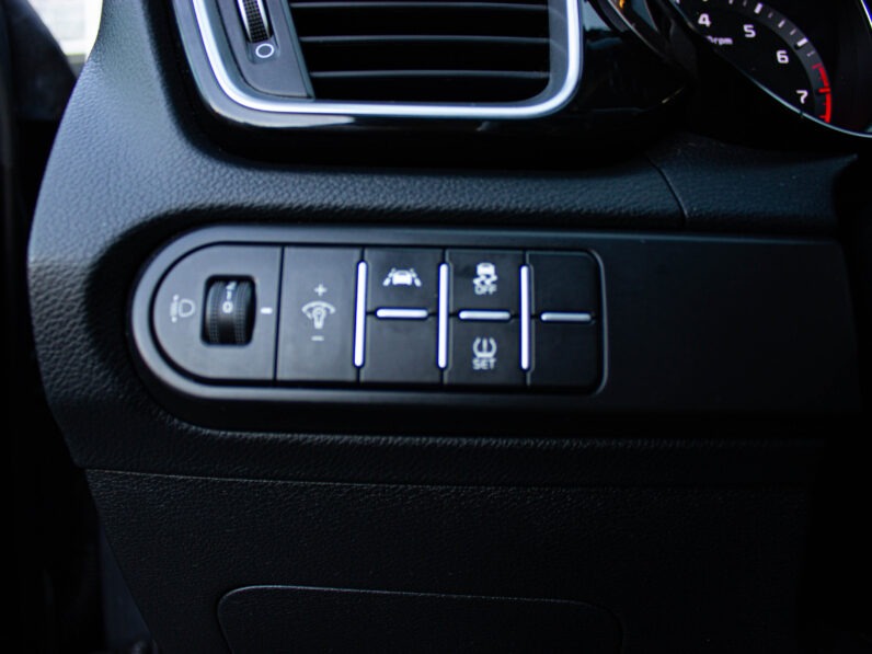 
								KIA CEED 1.5 T-GDi 118 kW GOLD | ZÁRUKA | full									