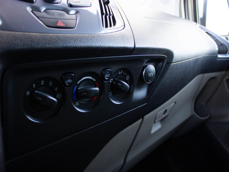 
								Ford Tourneo Custom 2.2 TDCi 125k Trend L1H1 T300 full									