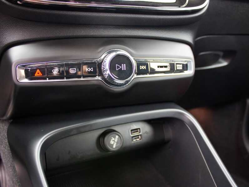 
								Volvo XC40 1.5 T3 Automat full									