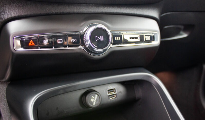 
								Volvo XC40 1.5 T3 Automat full									