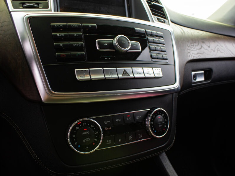 
								Mercedes-Benz ML 350 AIRMATIC, DISTRONIC , DPH full									