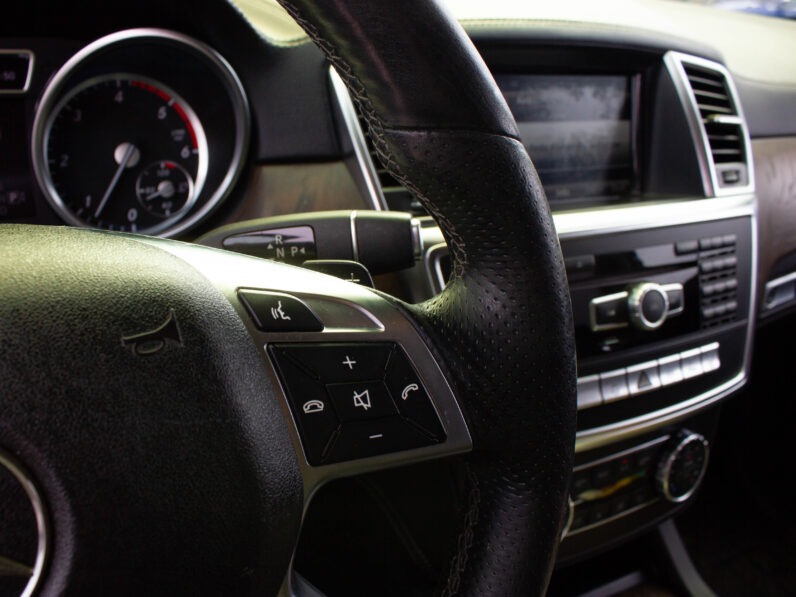 
								Mercedes-Benz ML 350 AIRMATIC, DISTRONIC , DPH full									