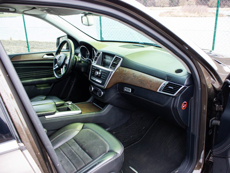 
								Mercedes-Benz ML 350 AIRMATIC, DISTRONIC , DPH full									