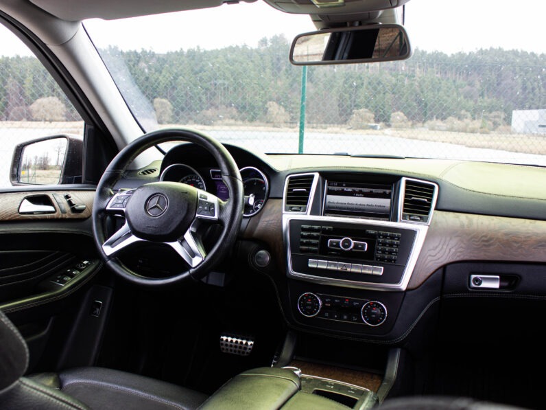 
								Mercedes-Benz ML 350 AIRMATIC, DISTRONIC , DPH full									