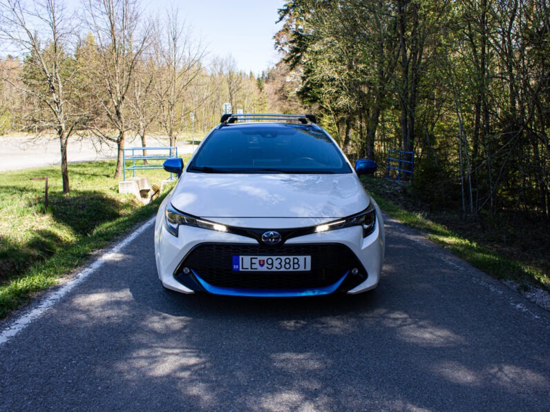 
Toyota Corolla 2.0 Hybrid 112kW full									